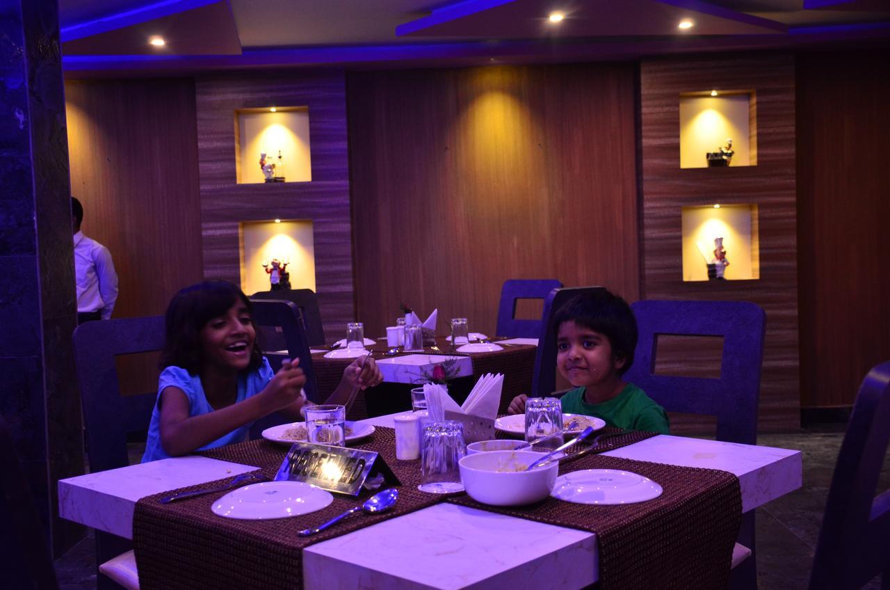海豚宫酒店 Chandannagar 外观 照片